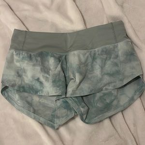 lulu lemon shorts teal diamond print 2.5 sped ups